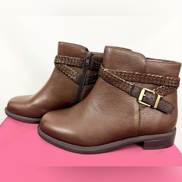 David Tate Brown Pebbled Leather Sevi Bootie Inner Ankle Zipper   8 Wide… - Picture 9 of 13